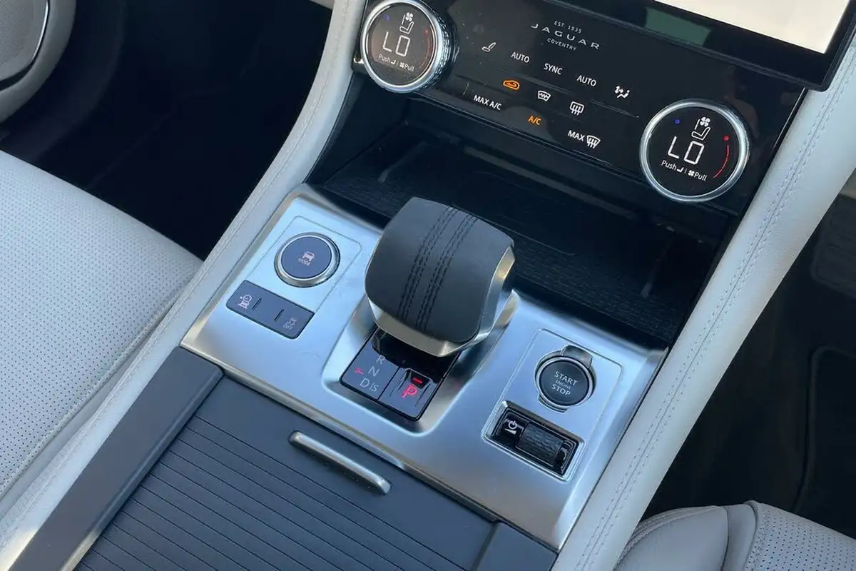 2023-jaguar-f-pace-20-d200-r-dynamic-se-big-38