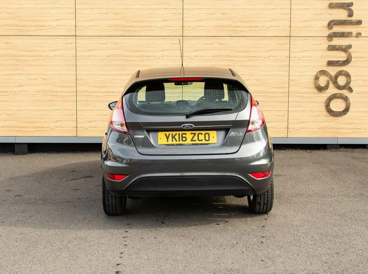 2016-ford-fiesta-10t-zetec-100ps-ecoboost-ss-3d-big-6