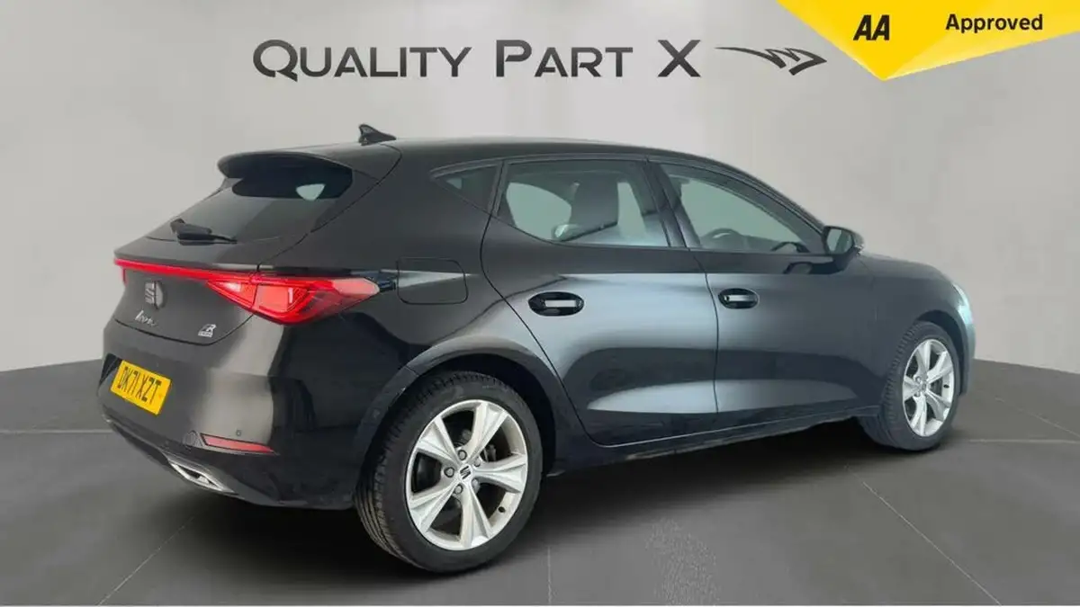 2021-seat-leon-14-e-hybrid-fr-hatchback-big-2