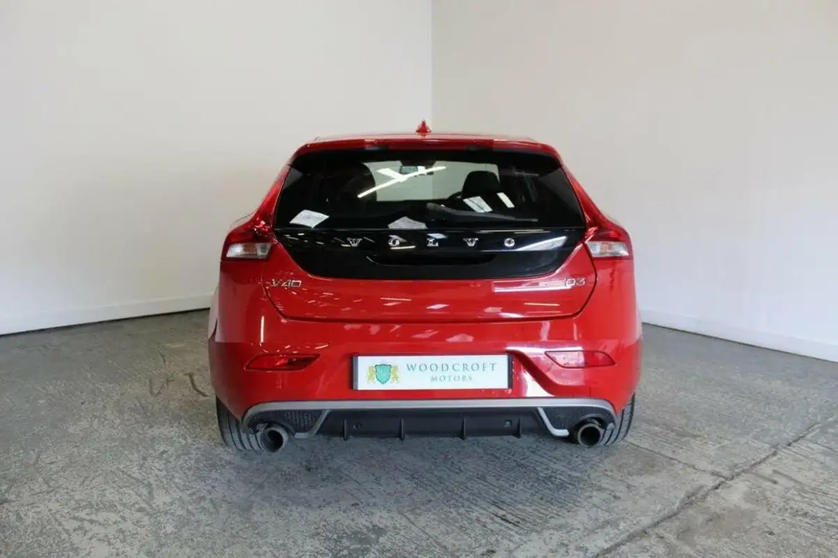 2013-volvo-v40-20td-d3-r-design-big-9