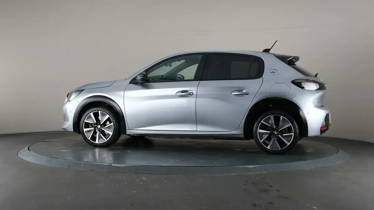 2021-peugeot-208-e-gt-50kwh-big-29