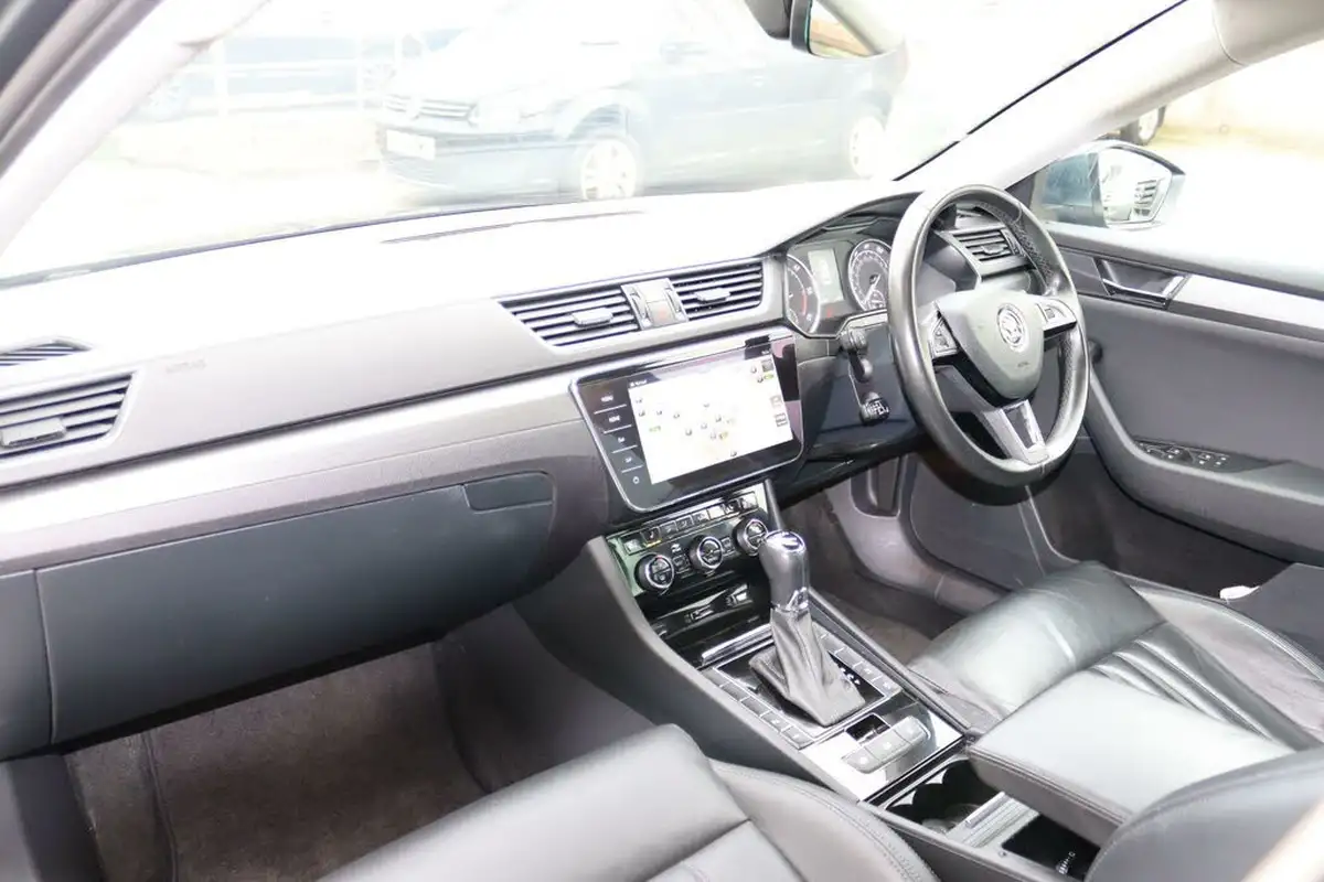 2019-skoda-superb-20tdi-se-l-executive-150ps-estate-dsg-big-28