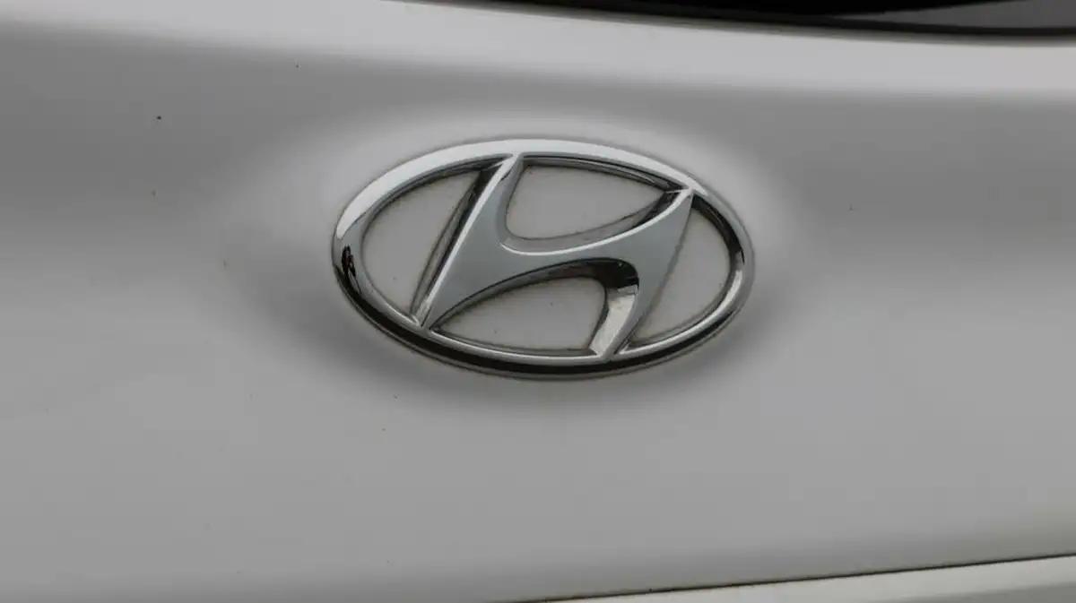 2022-hyundai-kona-e-premium-204ps-64kwh-7kw-obc-big-21