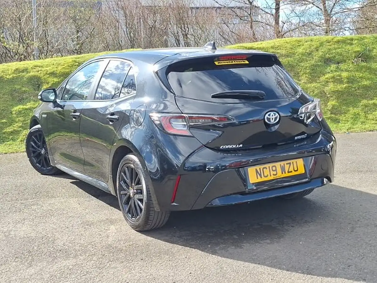 2019-toyota-corolla-18-vvt-i-design-trk-hatchback-5d-big-1