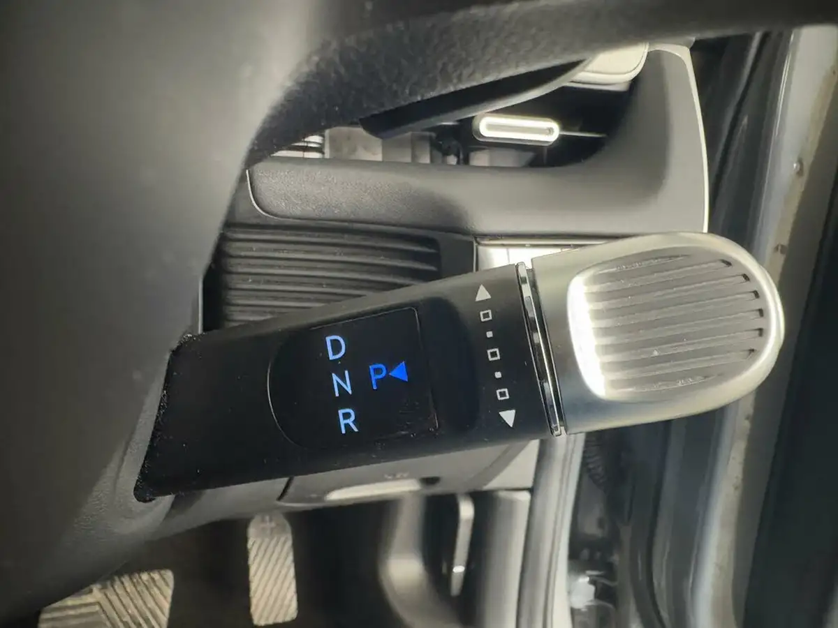 2022-hyundai-ioniq-5-e-se-connect-big-27