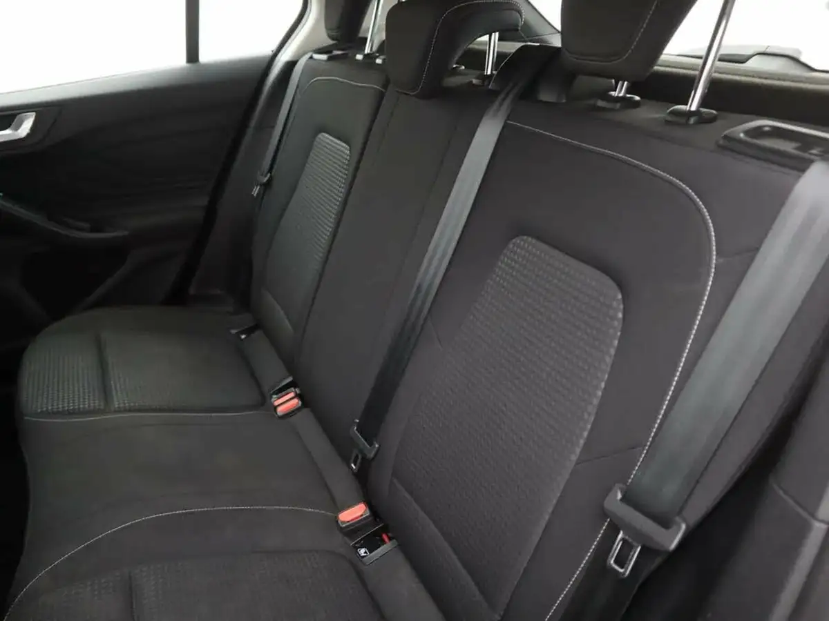 2020-ford-focus-15-zetec-120ps-hatchback-big-9