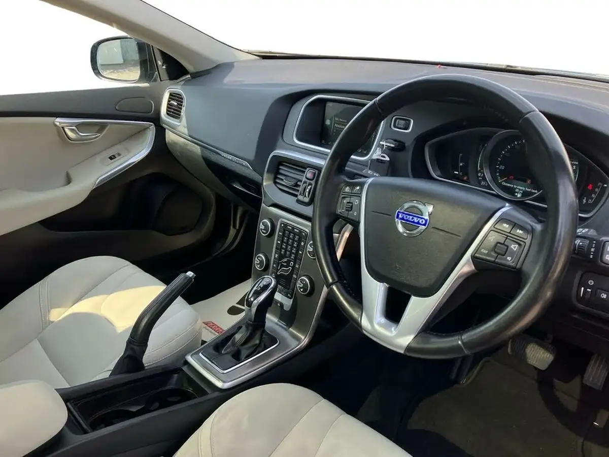 2014-volvo-v40-20td-d3-cross-country-se-nav-geartronic-big-7