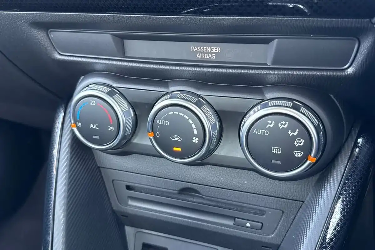 2019-mazda-mazda2-15-se-l-nav-big-21