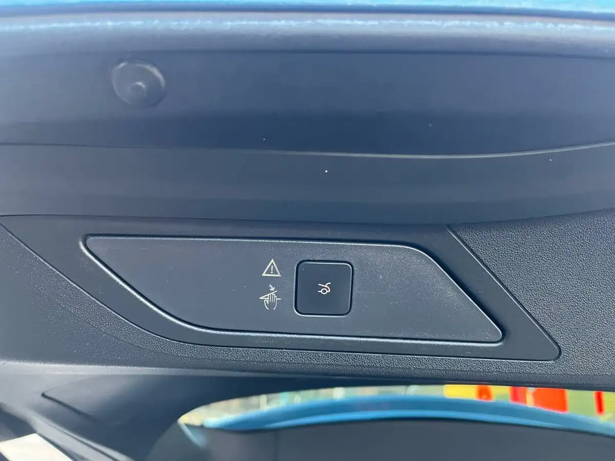 2015-citroen-grand-c4-picasso-16bluehdi-exclusive-eat6-big-27