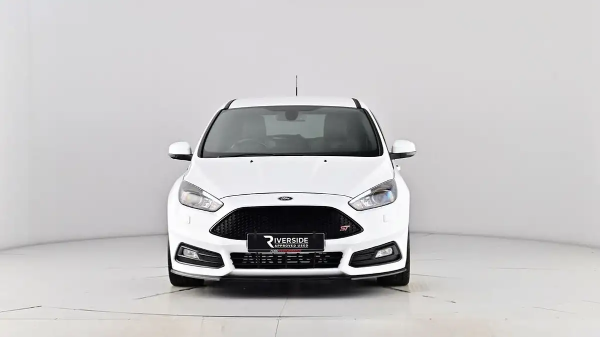 2015-ford-focus-20t-st3-hatchback-big-53