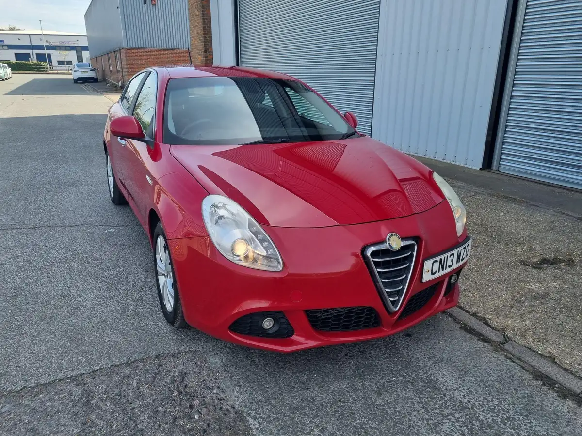 2013-alfa-romeo-giulietta-16td-lusso-big-0