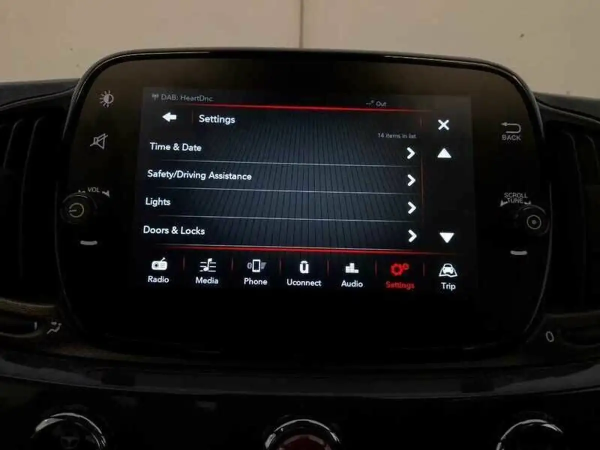 2022-fiat-500-10-dolcevita-big-20