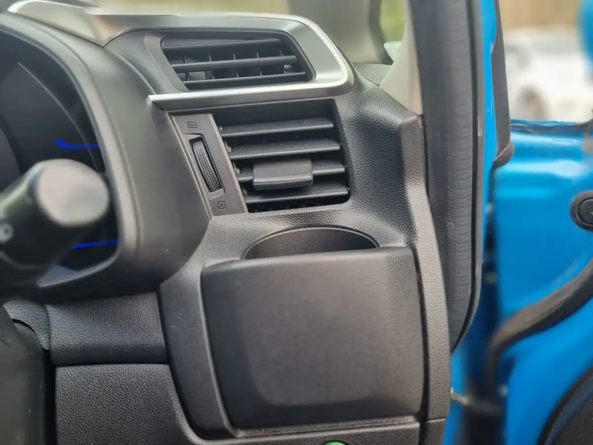 2014-honda-fit-hybrid-big-32