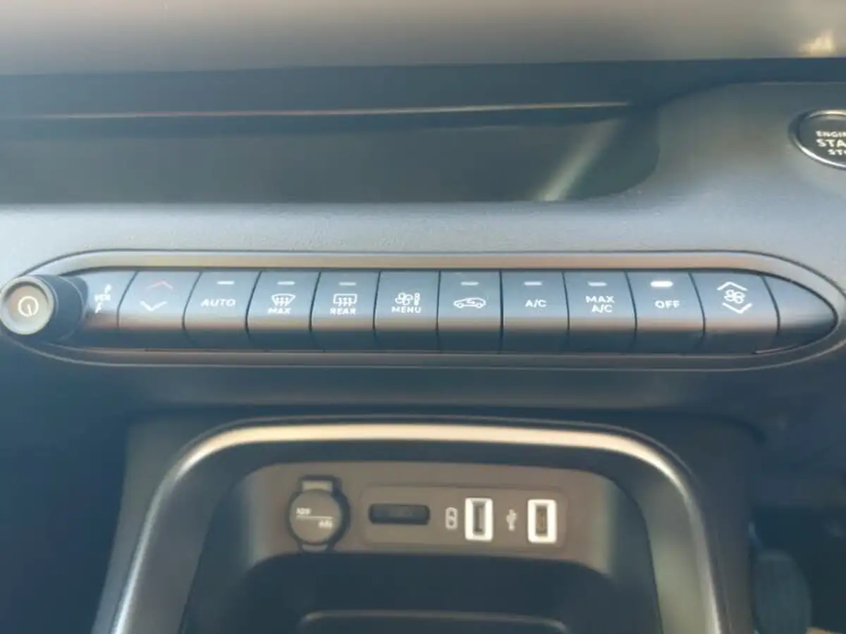2025-jeep-avenger-12-gse-summit-big-17