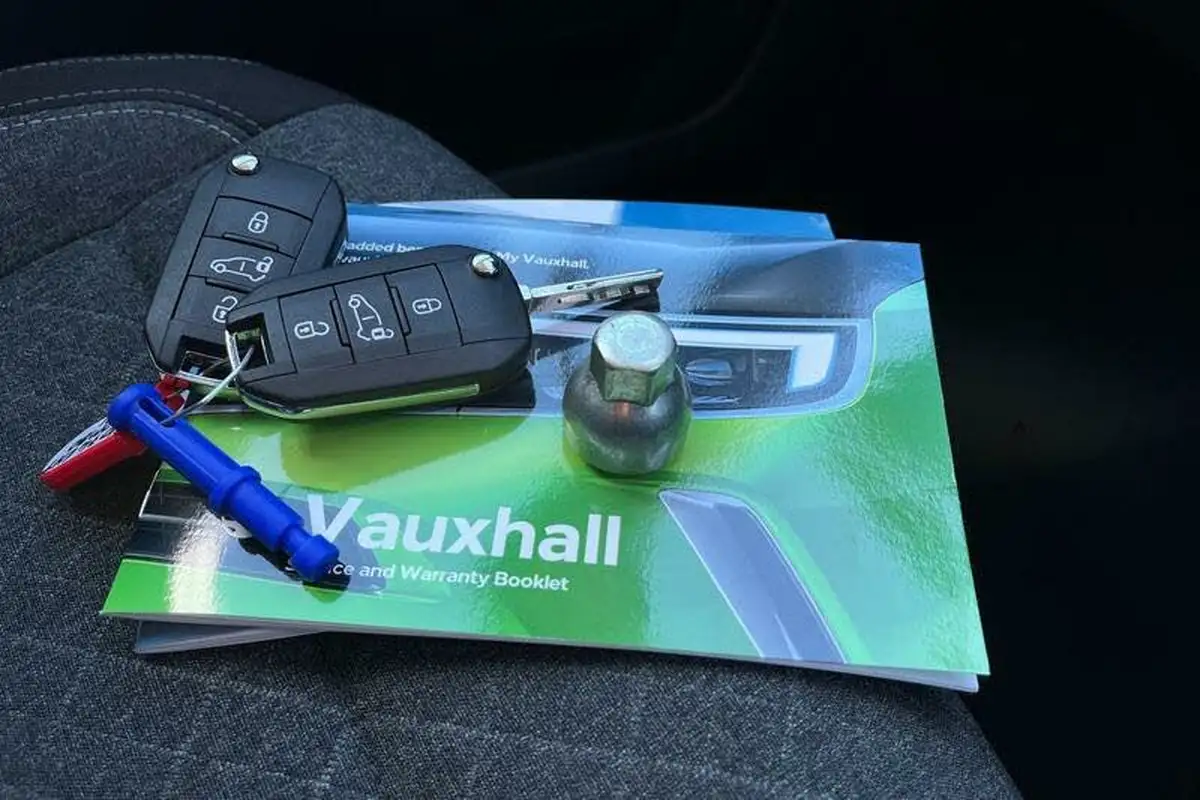2024-vauxhall-combo-life-e-ultimate-big-21