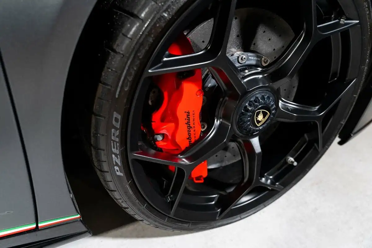 2018-lamborghini-huracan-52-performante-coupe-big-9
