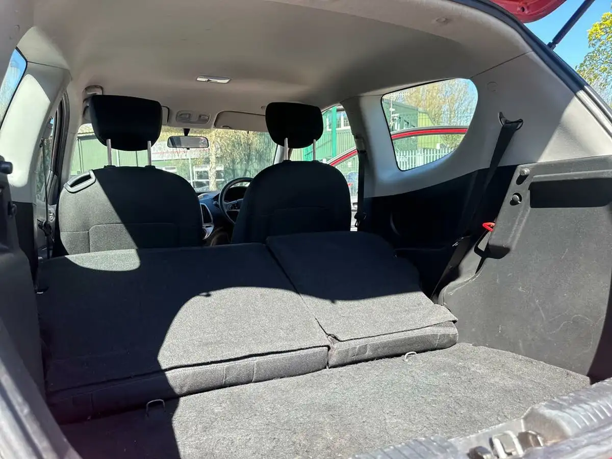 2014-hyundai-i20-12-active-3d-big-28
