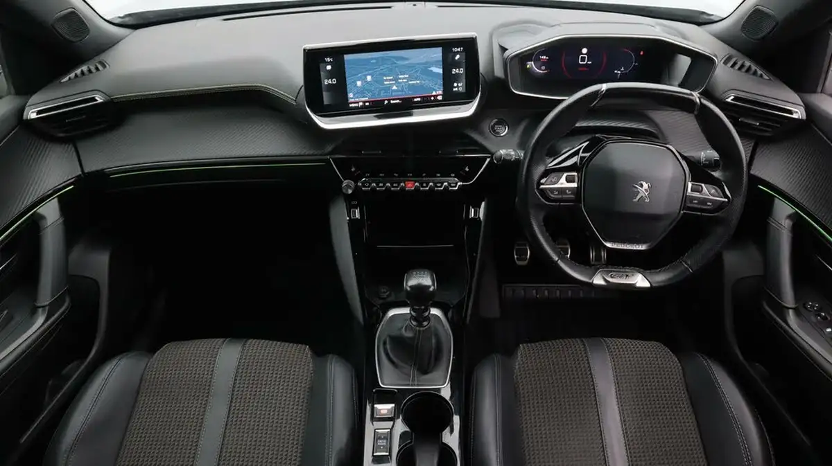 2021-peugeot-2008-suv-15-bluehdi-gt-big-13