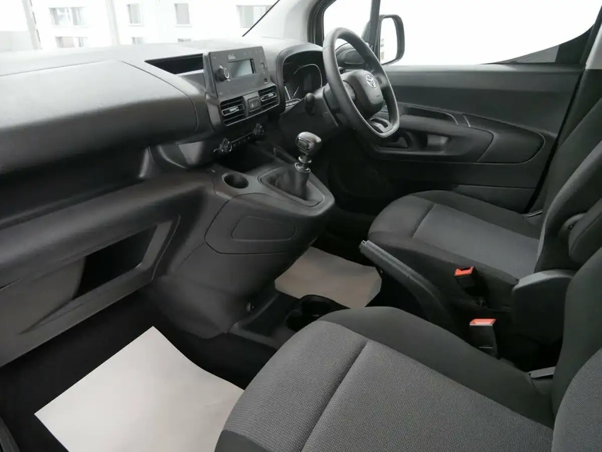 2022-toyota-proace-city-15d-active-big-22
