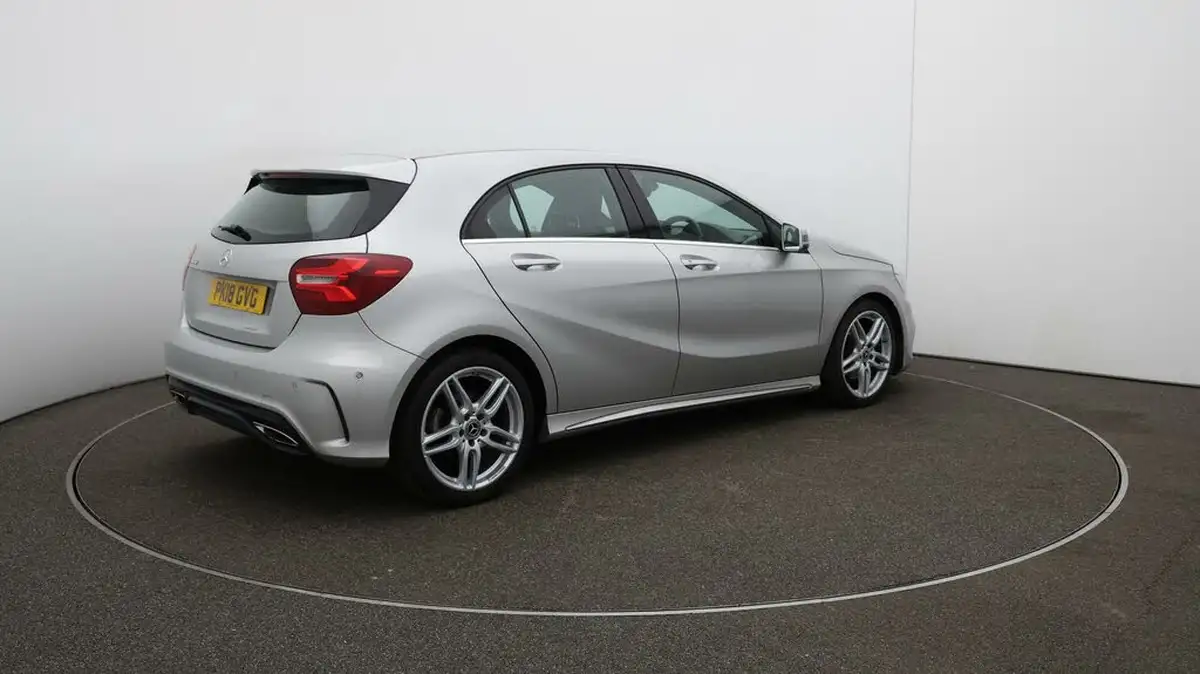 2018-mercedes-benz-a-class-16-a180-amg-line-premiumss-big-42
