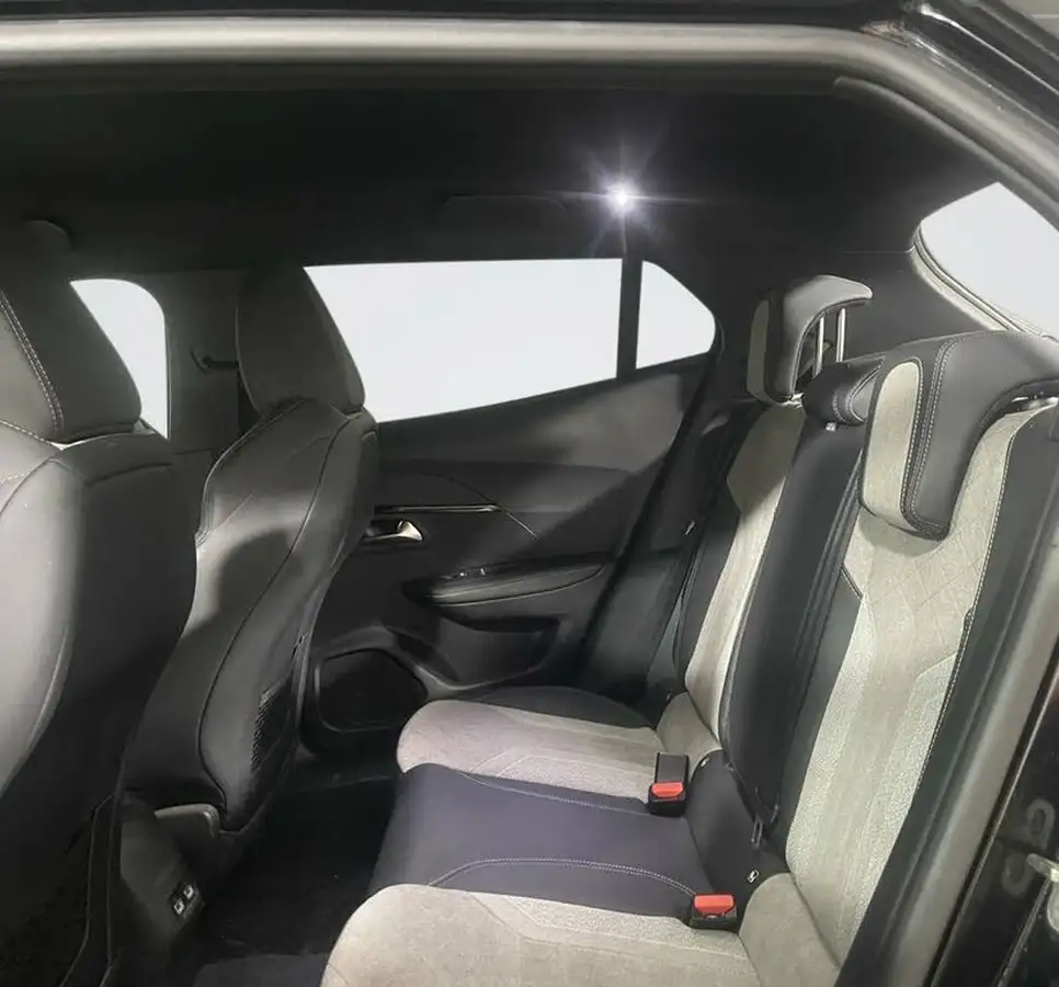 2021-peugeot-2008-suv-e-gt-premium-50kwh-big-12