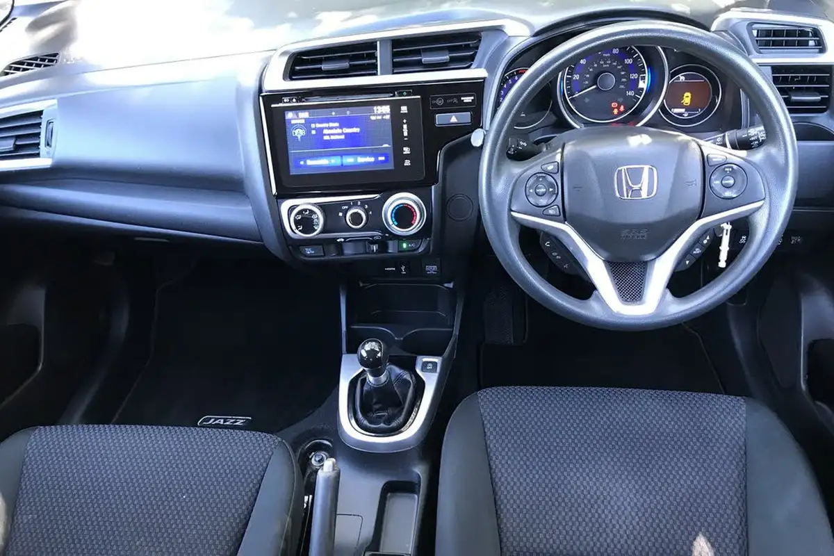 2018-honda-jazz-13-i-vtec-se-big-8