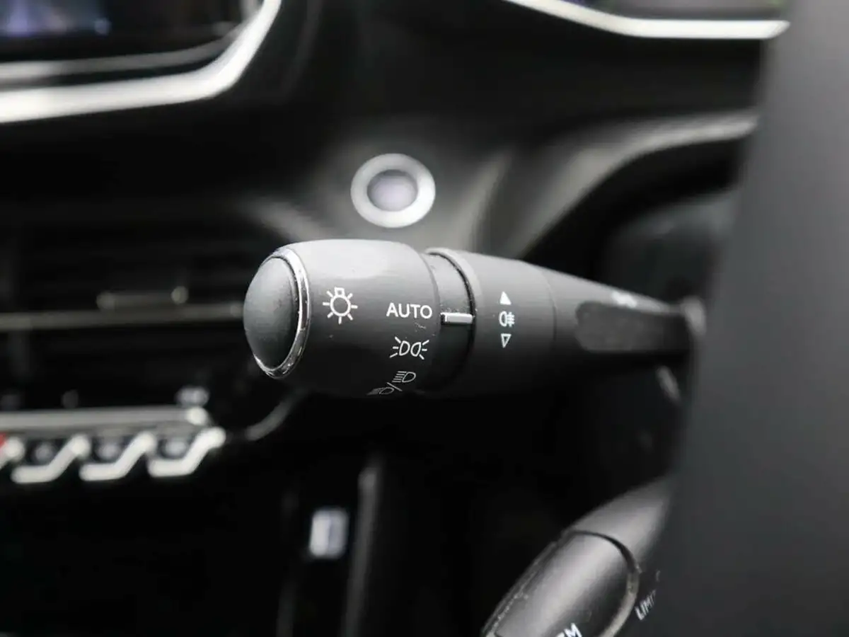 2024-peugeot-208-12-puretech-gt-100ps-big-20