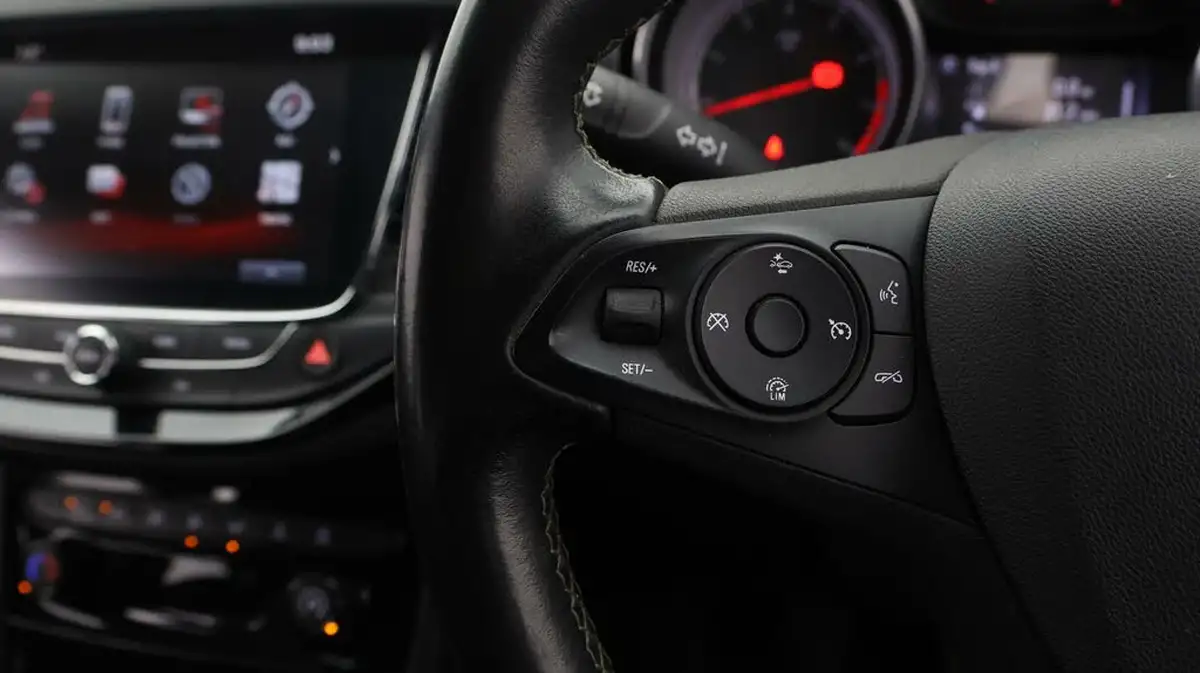 2018-vauxhall-astra-14i-16v-turbo-sri-vx-line-nav-big-21