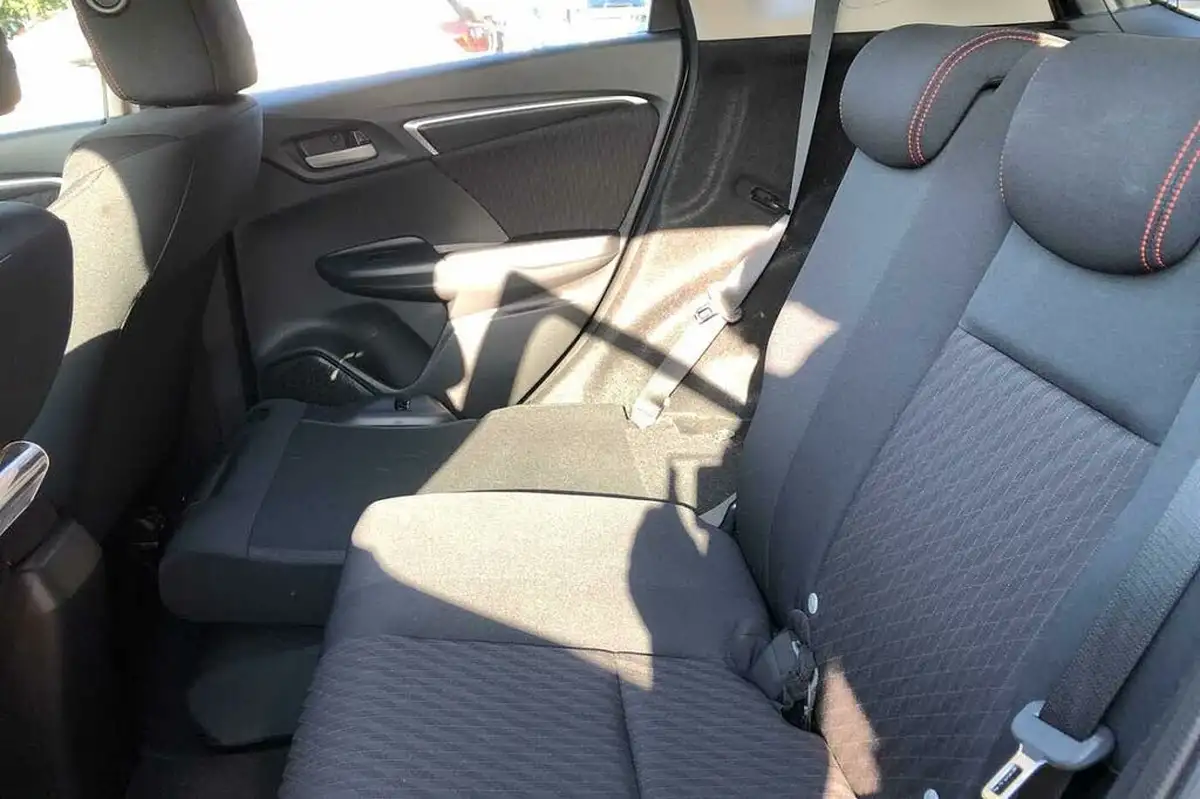 2018-honda-jazz-15-i-vtec-sport-navi-big-21