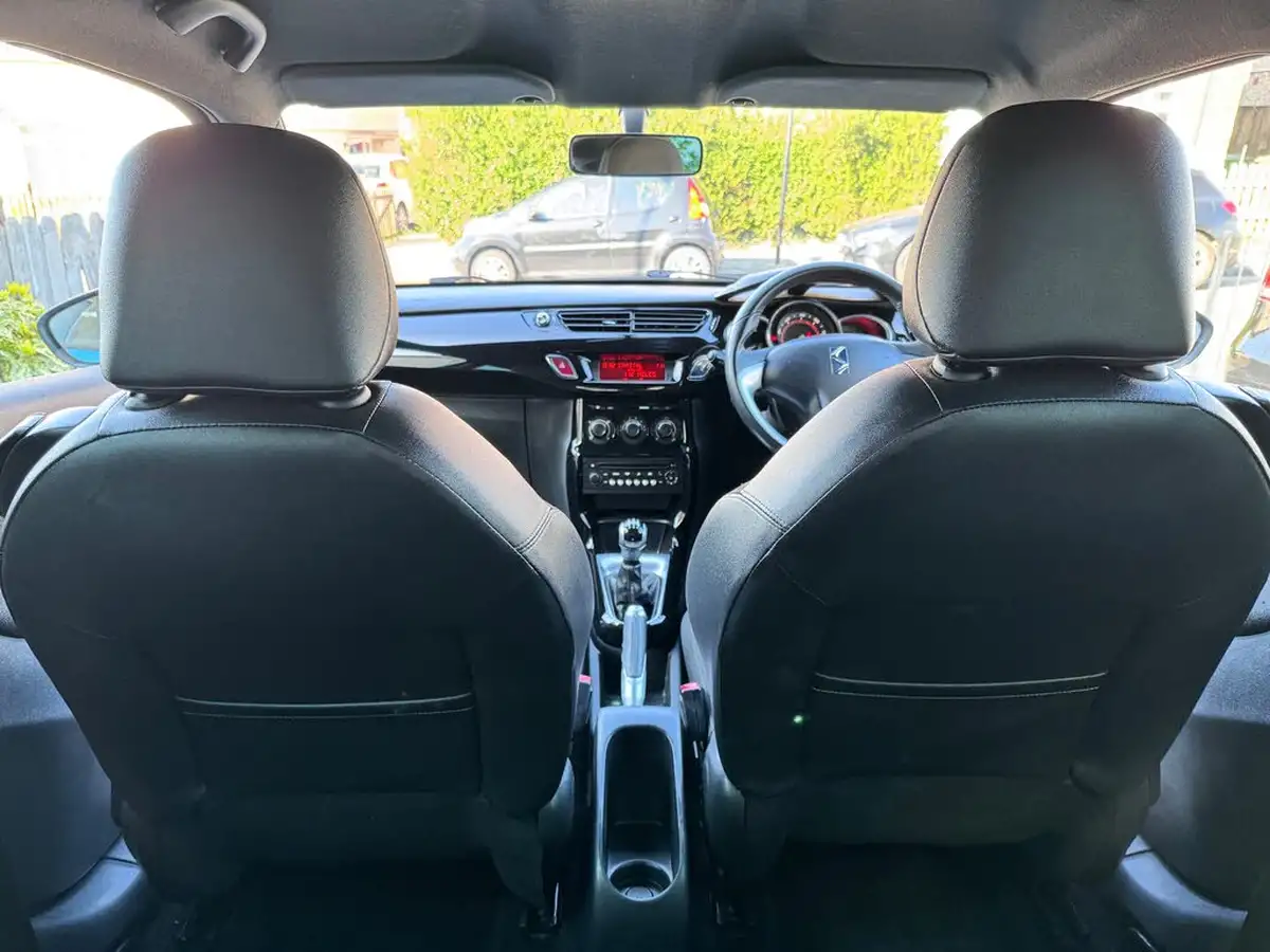 2012-citroen-ds3-16-dstyle-big-59