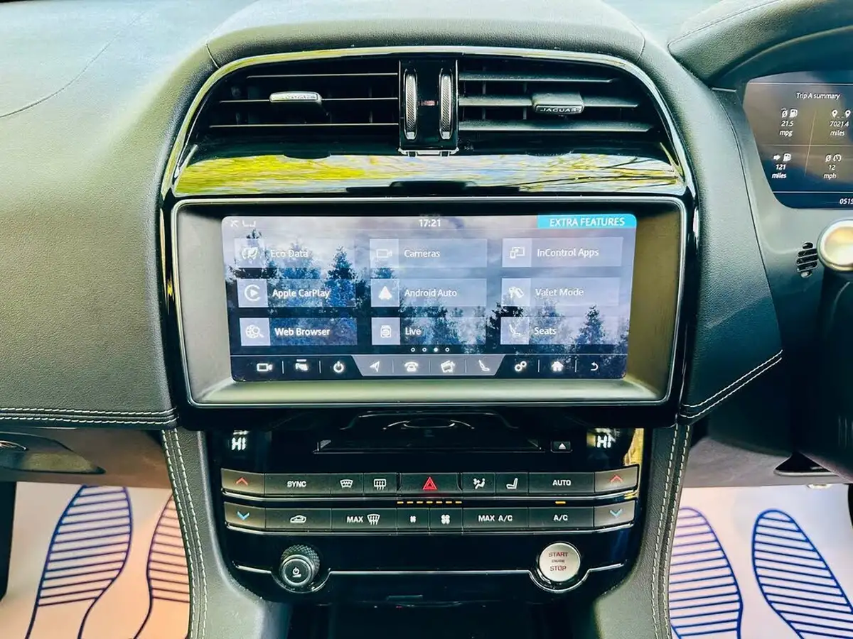 2021-jaguar-f-pace-20i-chequered-flag-big-9