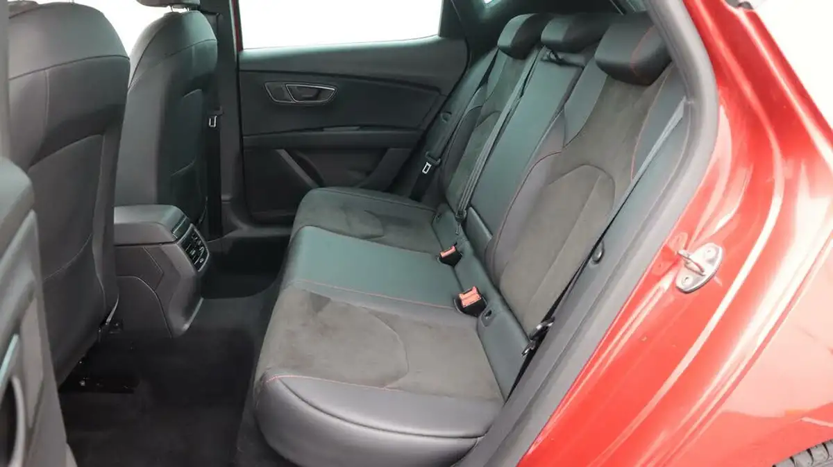 2019-seat-leon-15-tsi-evo-fr-black-edition-150ps-hatchback-dsg-big-16