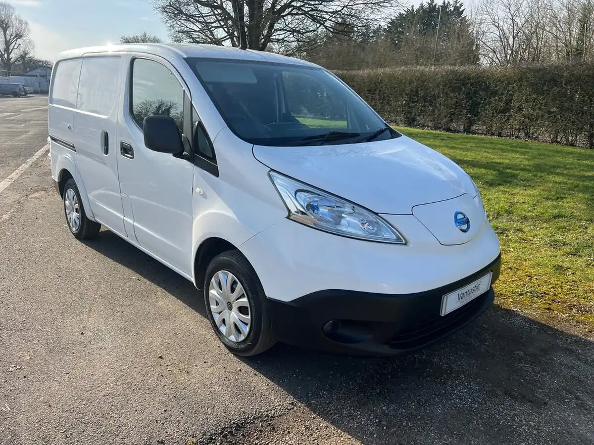 2020-nissan-env200-e-acenta-panel-van-auto-big-20
