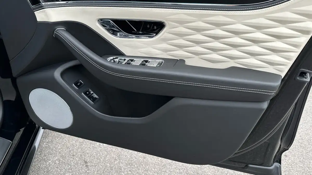 2023-bentley-flying-spur-40-v8-mulliner-big-19