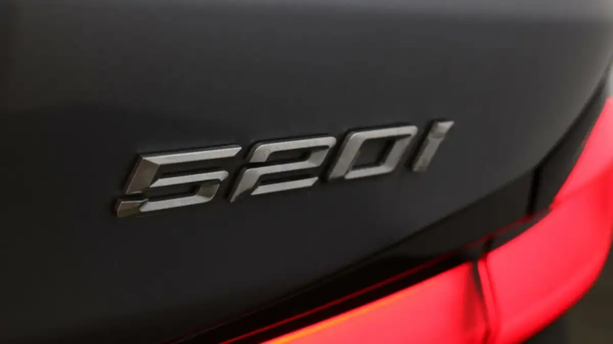 2021-bmw-5-series-20-520i-se-saloon-4d-big-20