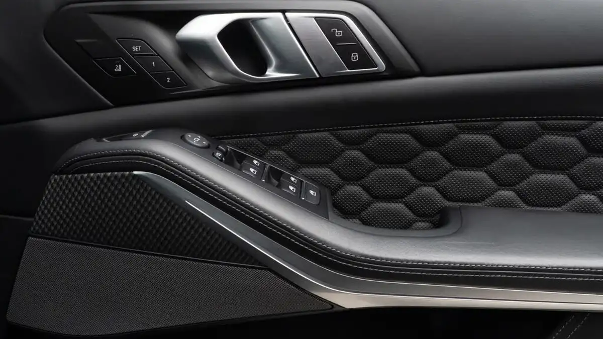 2021-bmw-x5-44-m-competition-big-38