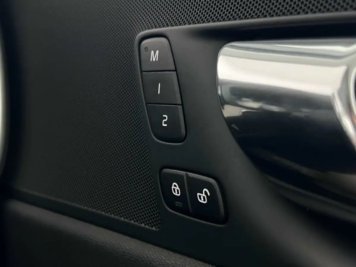 2017-volvo-xc60-20-t8-inscription-pro-twin-engine-big-25