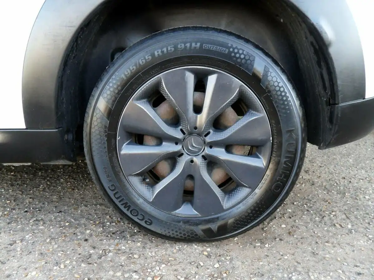 2016-citroen-c4-cactus-12-puretech-touch-big-25
