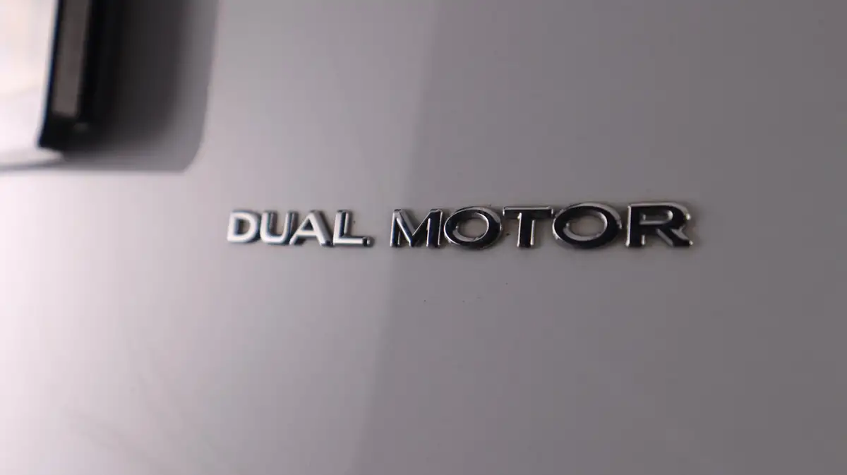 2022-tesla-model-y-e-long-range-big-21