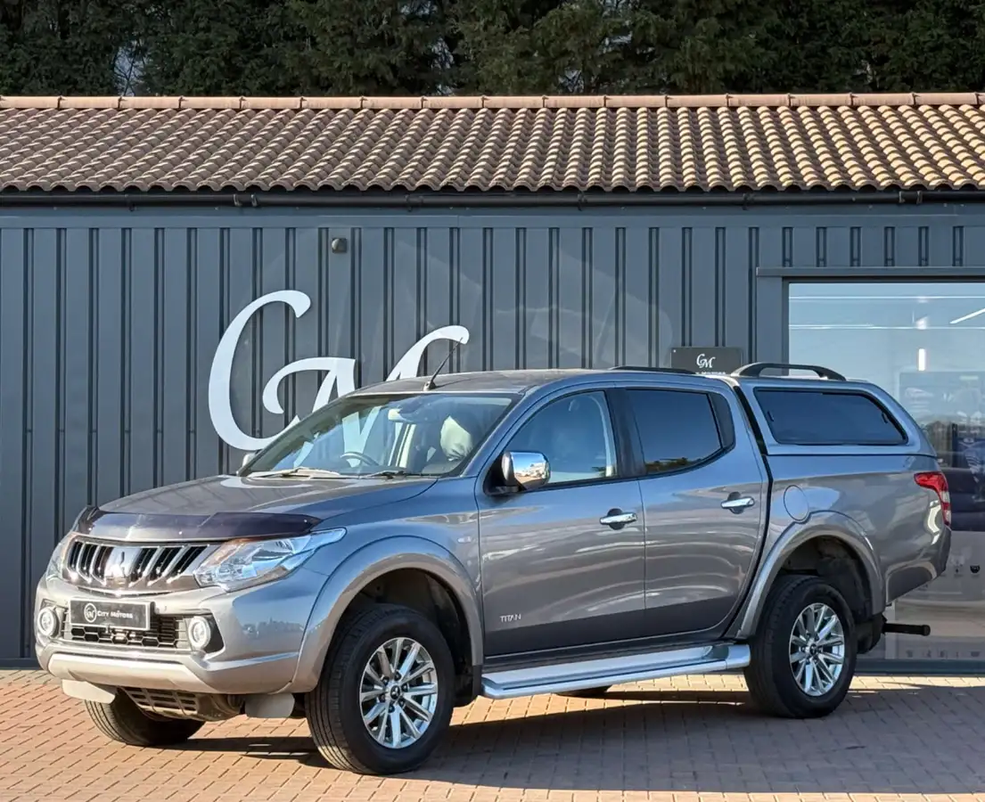 2017-mitsubishi-l200-24di-d-titan-178bhp-eu6-big-0