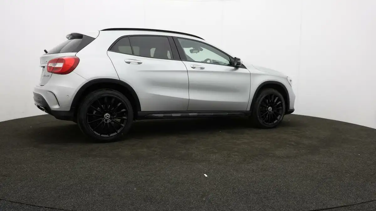 2018-mercedes-benz-gla-class-21d-gla-220d-amg-line-177ps-executivess-big-27