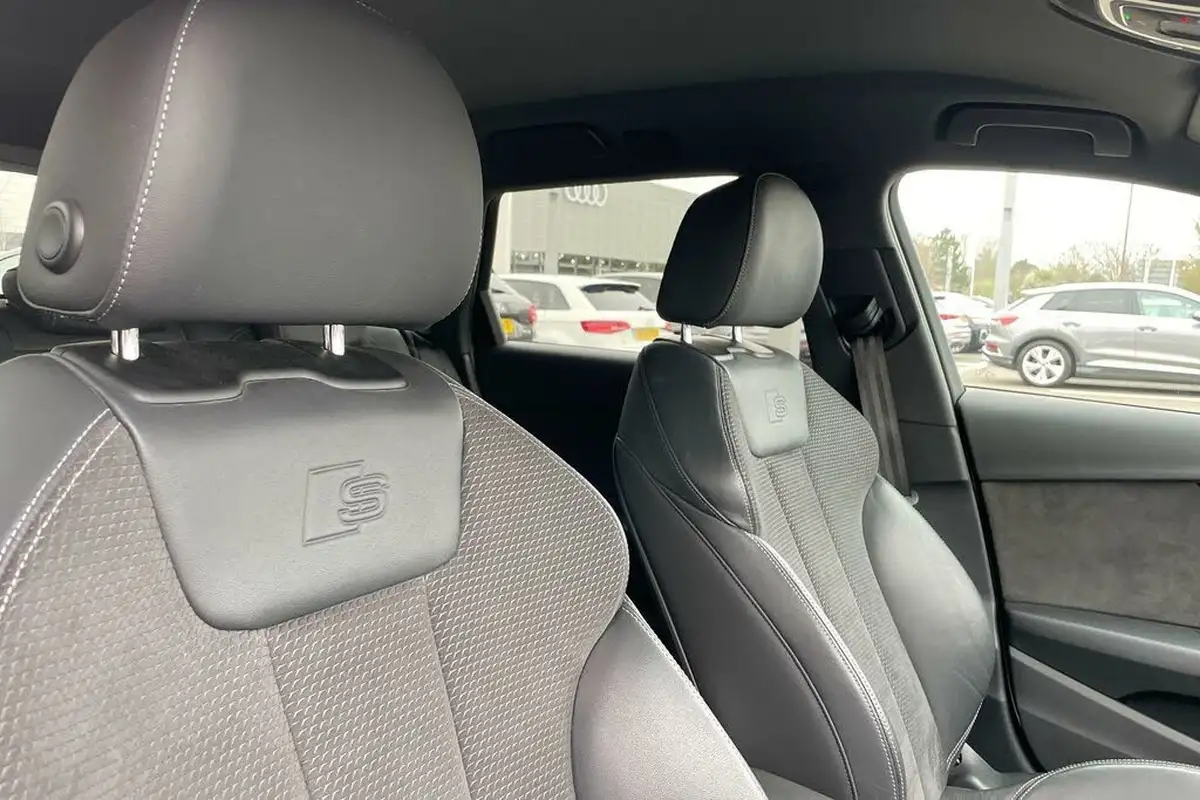 2021-audi-a4-avant-20-35-tfsi-black-edition-s-tronic-big-50