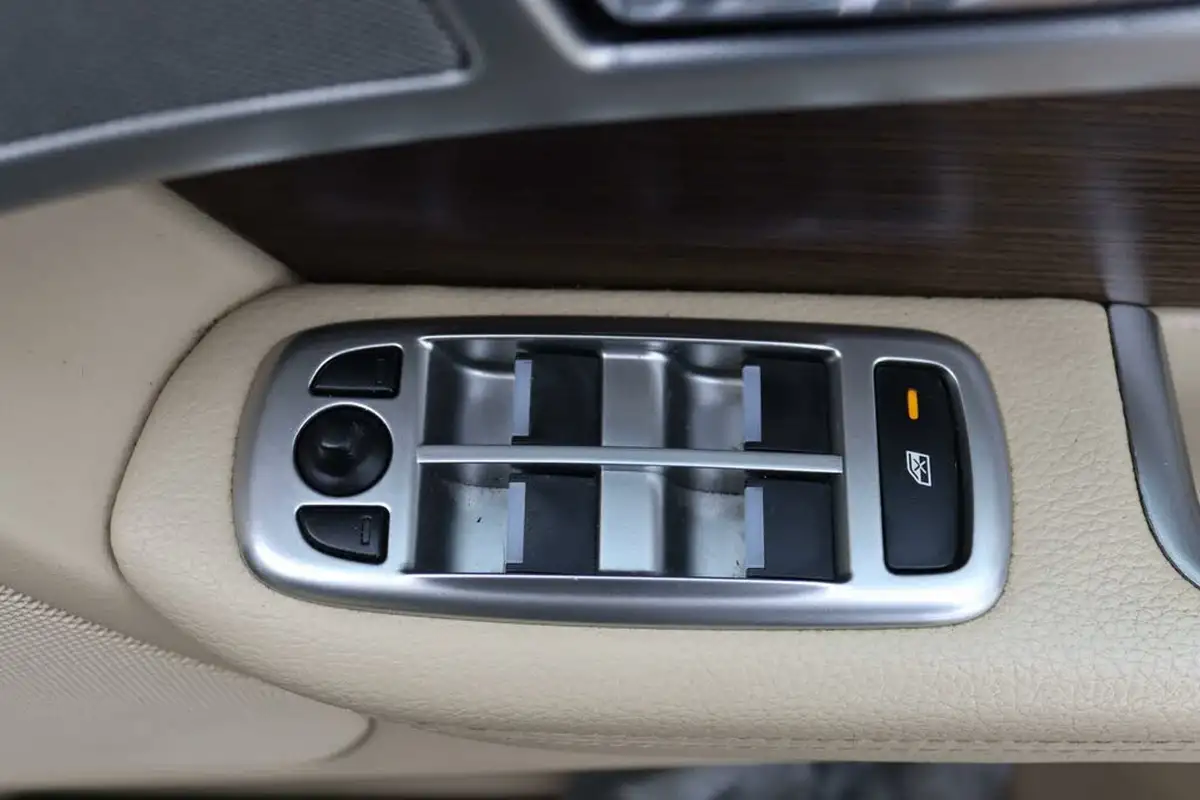 2014-jaguar-xf-22td-luxury-163ps-saloon-4d-big-14