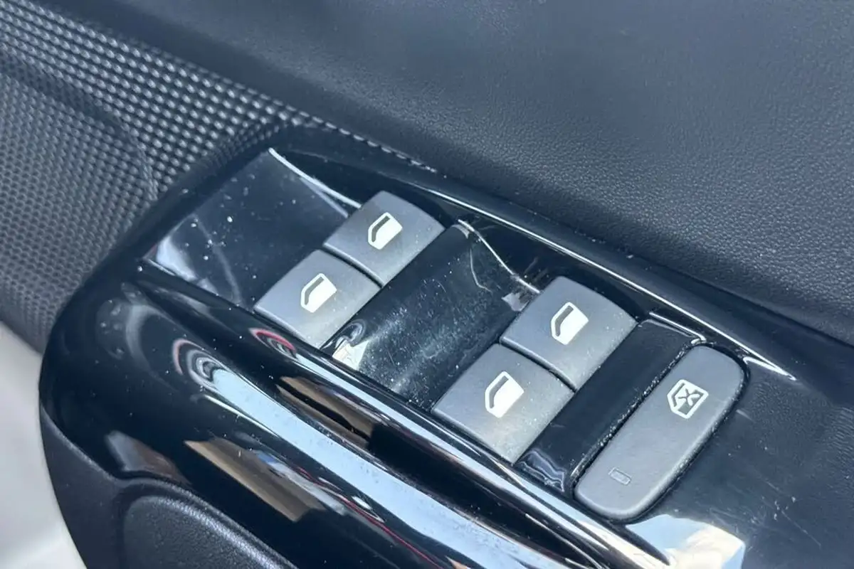 2019-citroen-c3-12-puretech-flair-nav-edition-82ps-ss-big-27