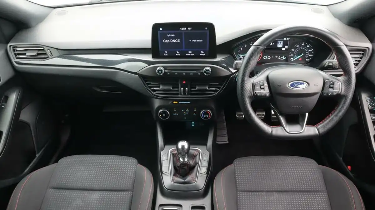 2020-ford-focus-15t-st-line-hatchback-big-13
