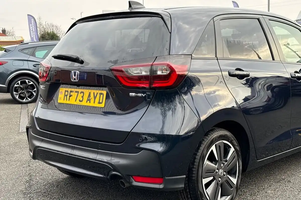2023-honda-jazz-15-i-mmd-advance-big-9