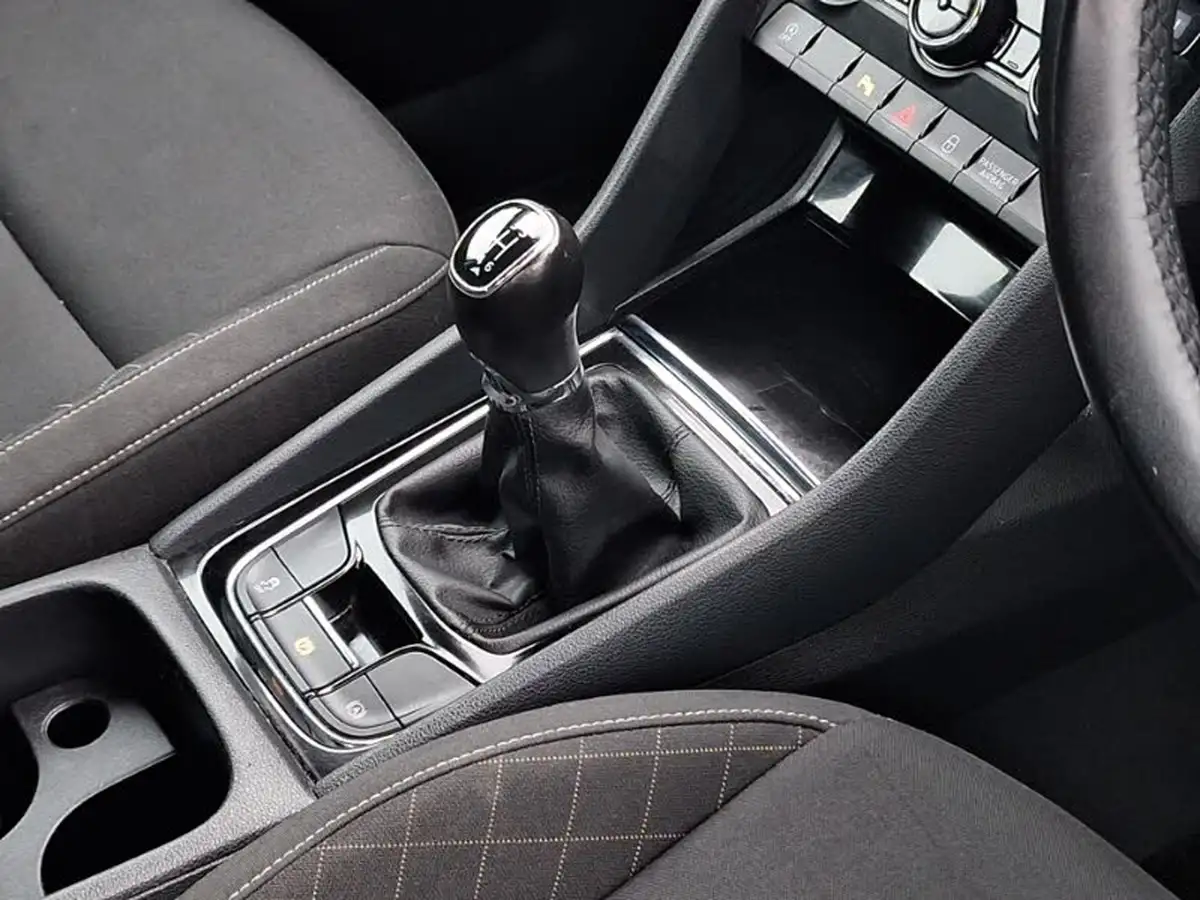 2019-skoda-karoq-15-tsi-se-technology-big-13