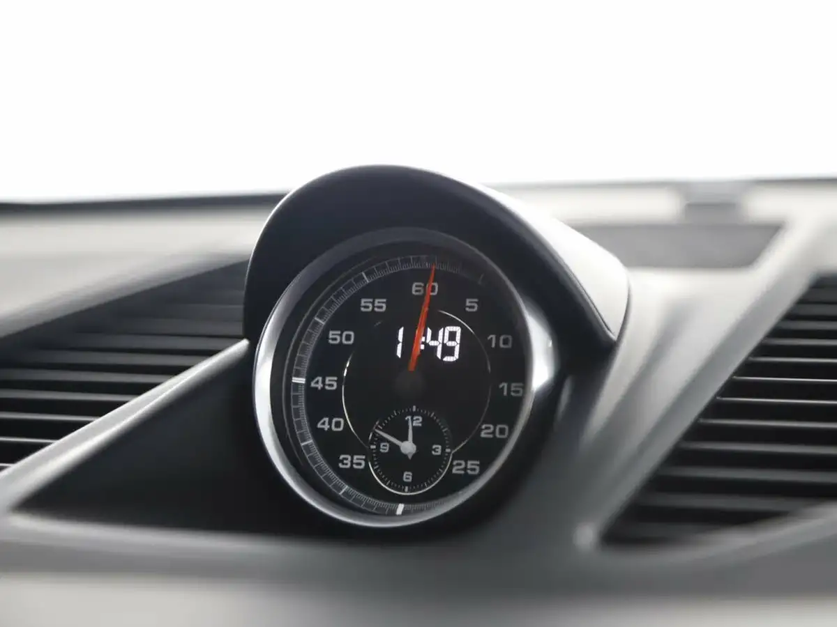 2016-porsche-911-38-turbo-s-coupe-big-12