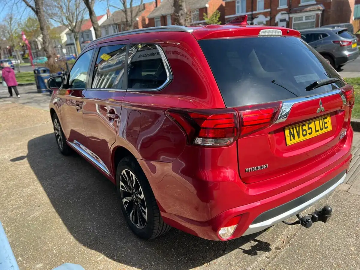 2015-mitsubishi-outlander-20-gx4h-big-2