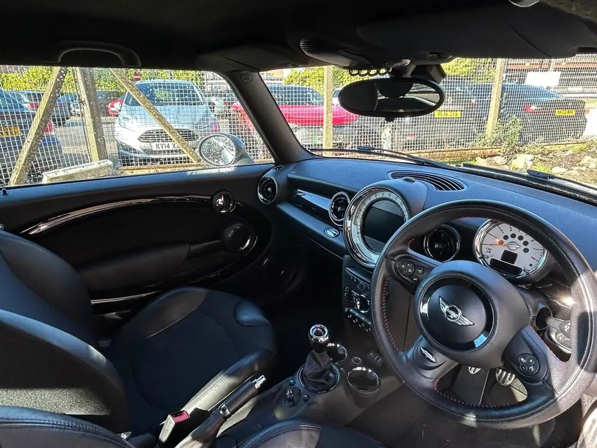 2012-mini-cooper-16-cooper-s-184bhp-sport-chili-hatchback-3d-big-22